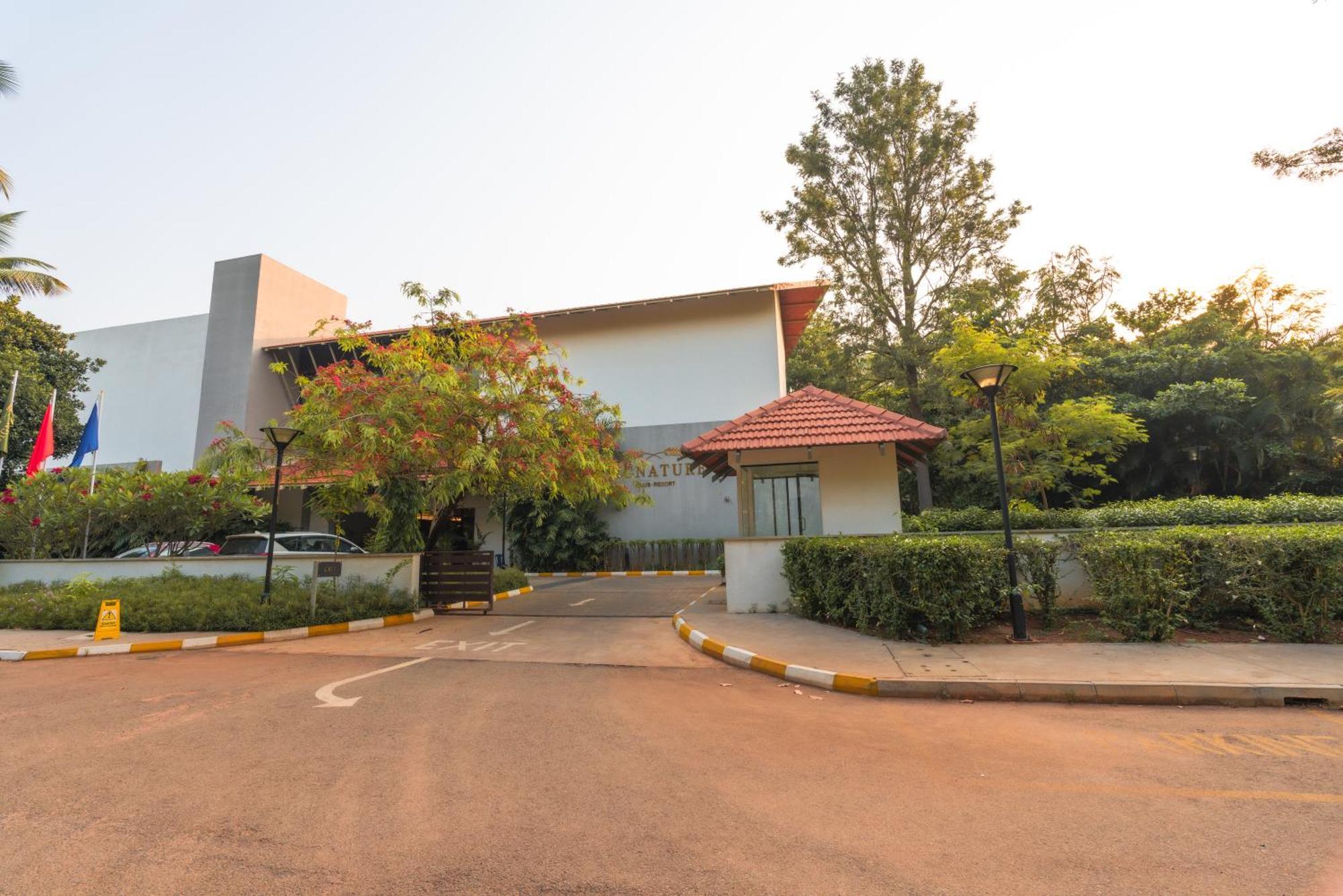 Signature Club Resort Devanahalli Eksteriør billede